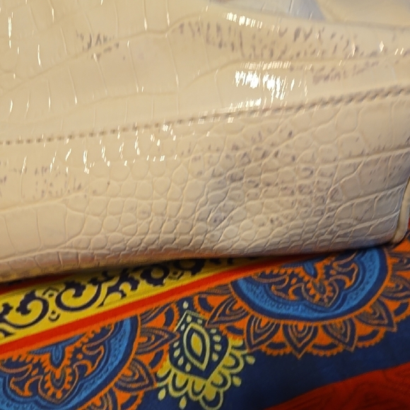 Paula Abdul White Crocodile-Embossed Handbag.   ✨️PRE OWNED✨️ - Picture 10 of 14